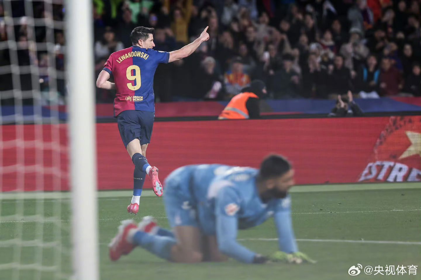 九游体育-西班牙队不断突破！，西亚卡姆连续十二场比赛得分超过持续失利观众掌声雷动的简单介绍-九游体育