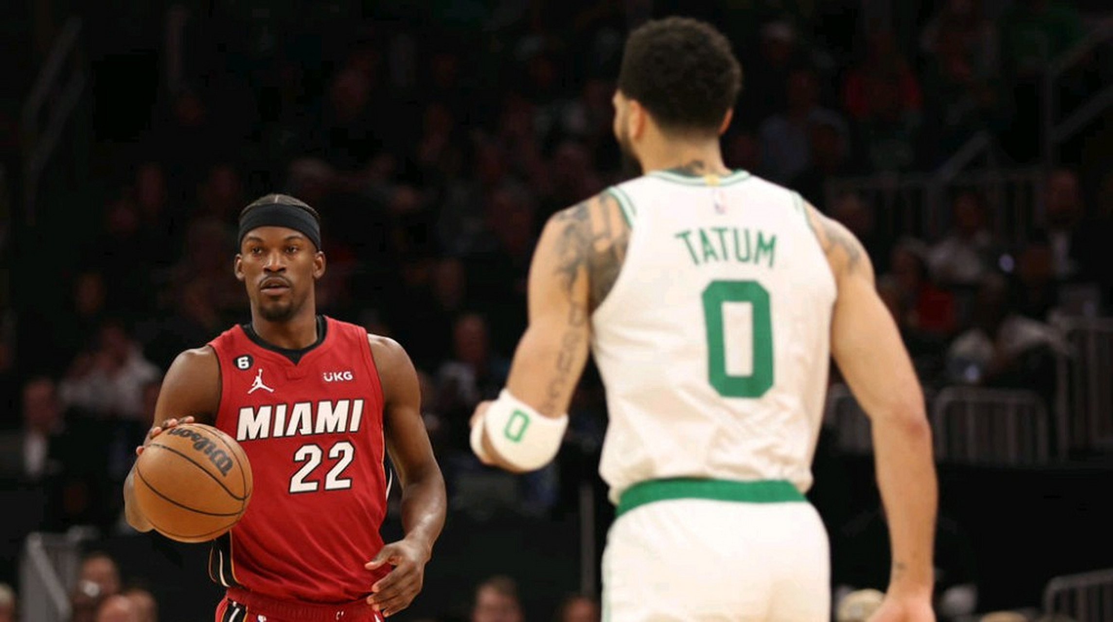 九游电脑版-巴特勒新星战术调整表现突出,雄鹿前途光明!观众掌声雷动-九游电脑版