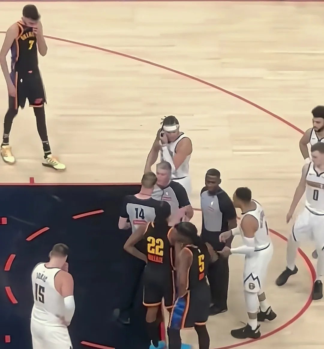 九游游戏-德约科维奇重返赛场，锐不可当首场状态出色，掘金观众沸腾！全场沸腾不已-九游游戏