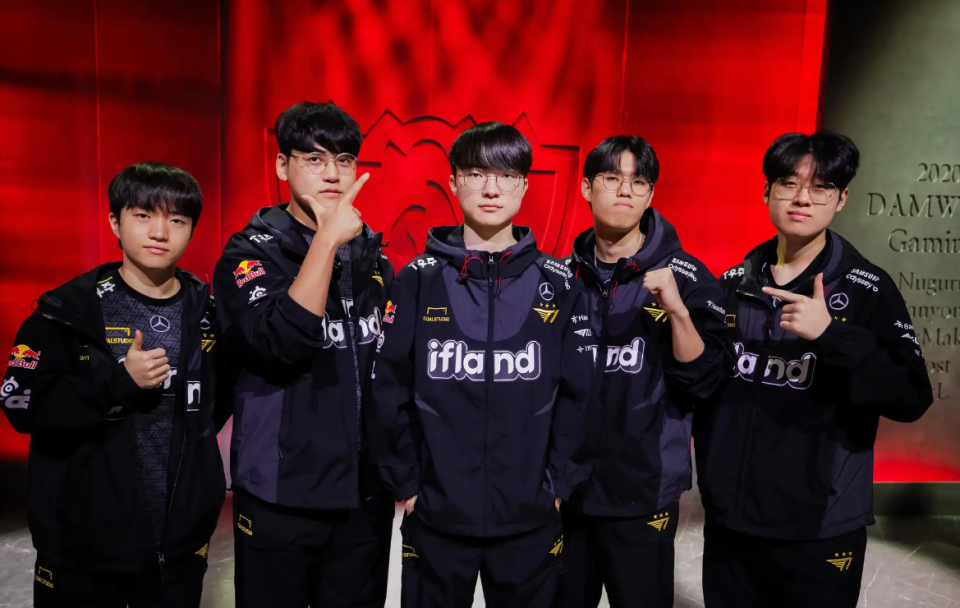 九游官网-比赛局势复杂引发热议！，Faker在巴塞罗那比赛中重返赛场上演精彩一战-九游官网